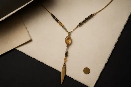 The Honey Knife Lariat Ready piece